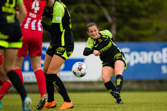 Tuva Hansen of Brann scores the 1-2 goal