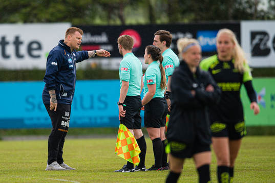 John Arne Riise, head coach of Avaldnes, reacts