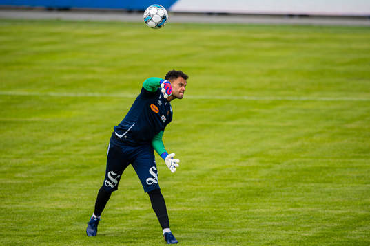 Sten Michael Grytebust of Aalesund warms up