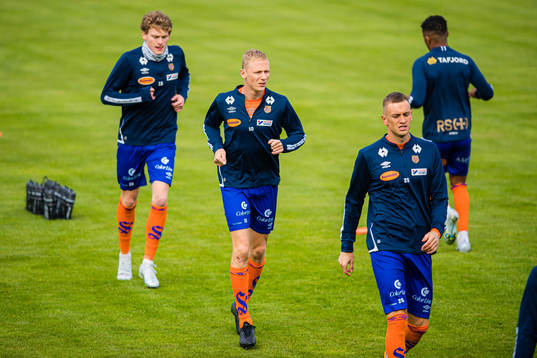 Kristoffer Ramos Barmen of Aalesund warms up