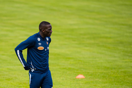 Mamadou Diaw of Aalesund warms up