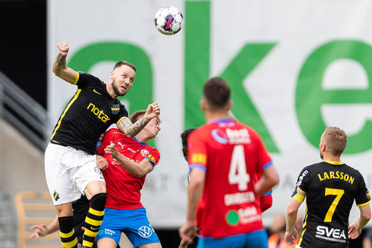 s Alexander Milosevic och Helsingborgs Dennis Olsson