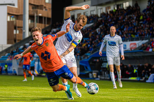 Simen Bolkan Nordli of Aalesund and Kevin Martin Krygård