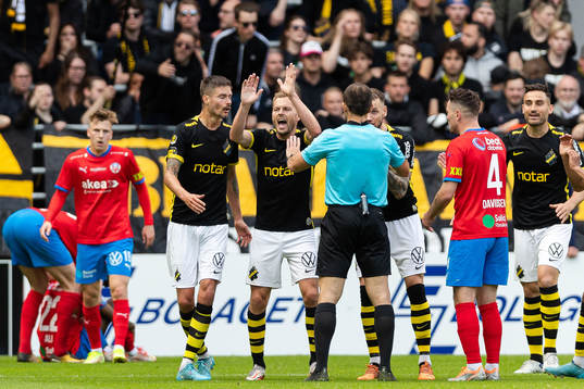 s Sebastian Larsson reagerar