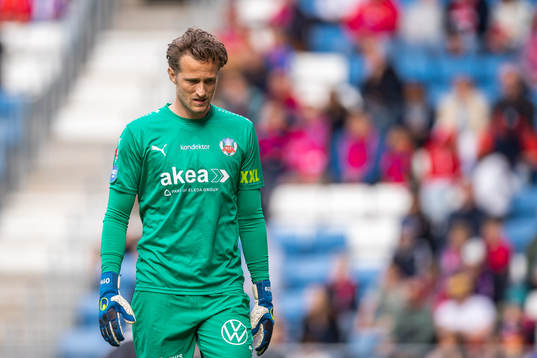 Helsingborgs målvakt Anders Lindegaard deppar