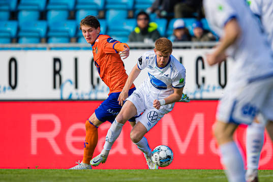 Isak Dybvik Määttä of Aalesund and Thore Baardsen
