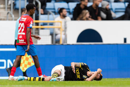 s Mikael Lustig har ont
