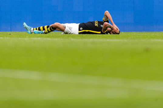 s Mikael Lustig har ont