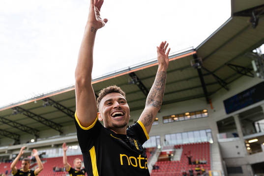 s Jordan Larsson jublar