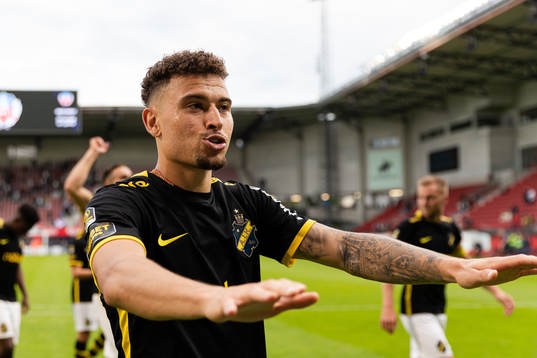 s Jordan Larsson jublar