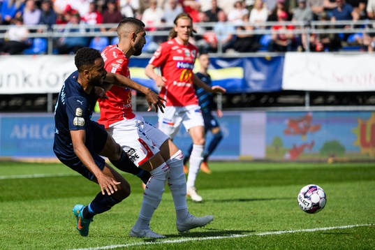 Malmö FFs Isaac Kiese Thelin och Degerfors Sean Sabetkar