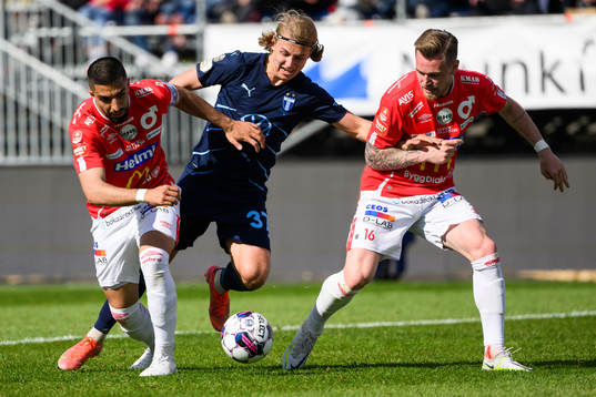 Degerfors Sean Sabetkar, Malmö FFs Sebastian Nanasi och