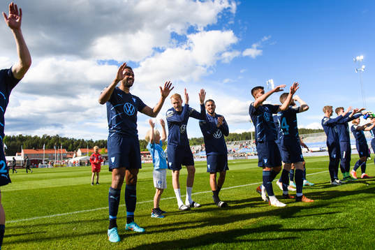 Malmö FFs Ola Toivonen jublar med lagkamrater