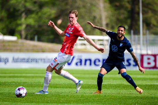 Degerfors Adam Carlén och Malmö FFs Sergio Pena