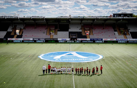 Knattar i matchtröjor