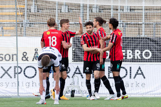 Brommapojkarnas Nikola Vasic jublar