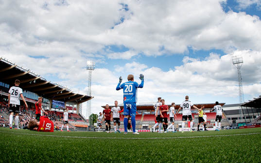 Brommapojkarnas Robin Frej och Örebros William Eskelinen
