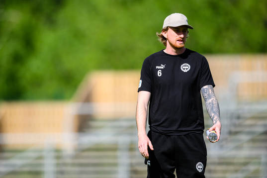 Värnamos Hampus Näsström före fotbollsmatchen i