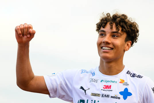 Värnamos Robin Tihi jublar