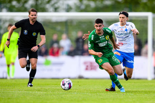 Hammarbys Mayckel Lahdo och Värnamos Charlie Vindehall