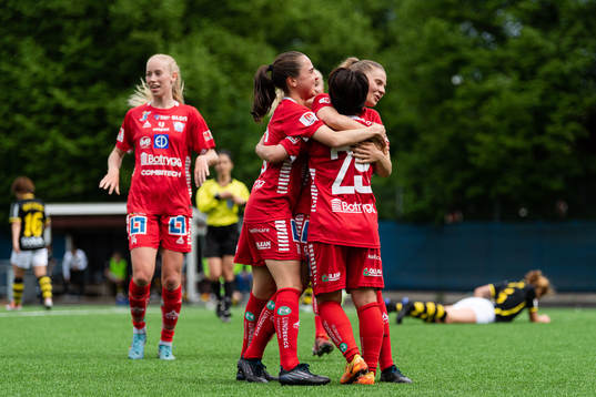 Linköpings Therese Simonsson jublar
