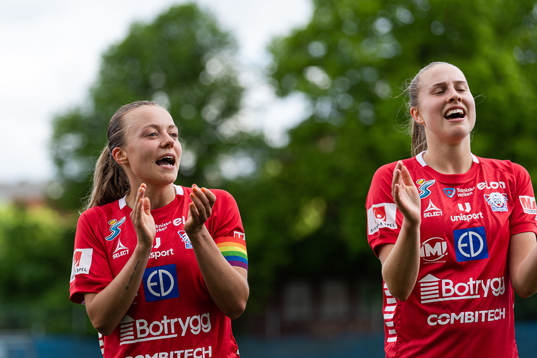 Linköpings Olga Ahtinen jublar