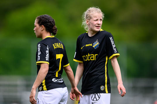 s Chinyelu Asher och Kaisa Collin
