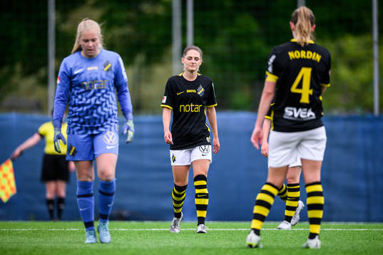 s målvakt Milla-Maj Majasaari, Linda Hallin och Jennie