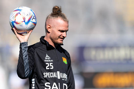GAIS Jonas Lindberg före fotbollsmatchen i Ettan södra