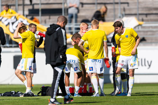 Falkenbergs spelare före fotbollsmatchen i Ettan södra