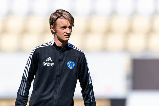 Falkenbergs Melker Larsson före fotbollsmatchen i Ettan