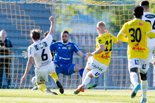 Falkenbergs Wilhelm Ärlig med en målchans