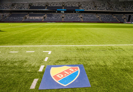 En matta med Djurgårdens logotyp i Tele2 Arena