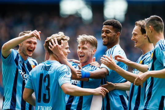 Djurgårdens Hampus Finndell jublar med Piotr