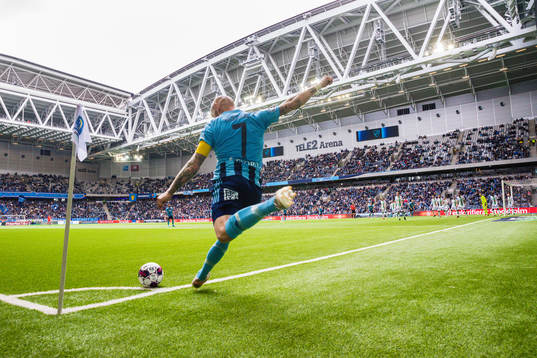 Djurgårdens Magnus Eriksson med en hörna