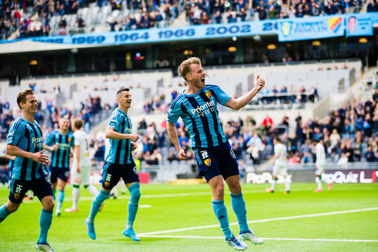 Djurgårdens Rasmus Schüller jublar