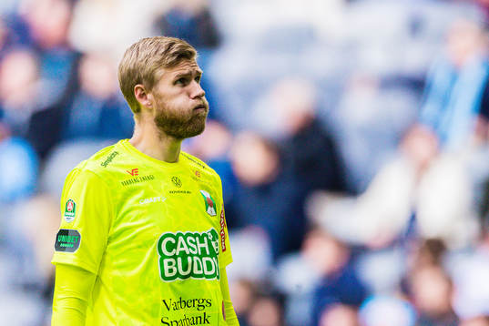Varbergs målvakt Fredrik Andersson deppar