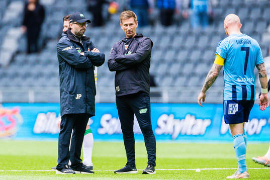 Varbergs tränare Joakim Persson och assisterande tränare