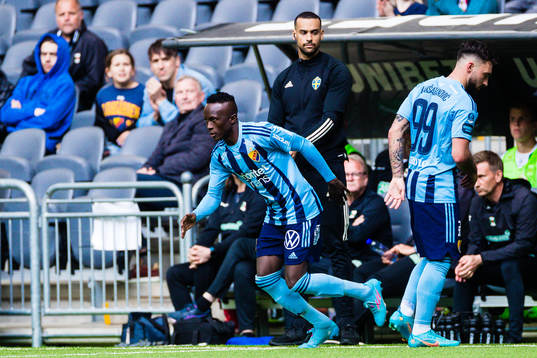 Djurgårdens Amadou Doumbouya byts in
