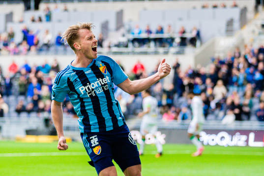 Djurgårdens Rasmus Schüller jublar