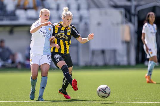 Djurgårdens Nellie Lilja och Häckens Marika Bergman Lundin