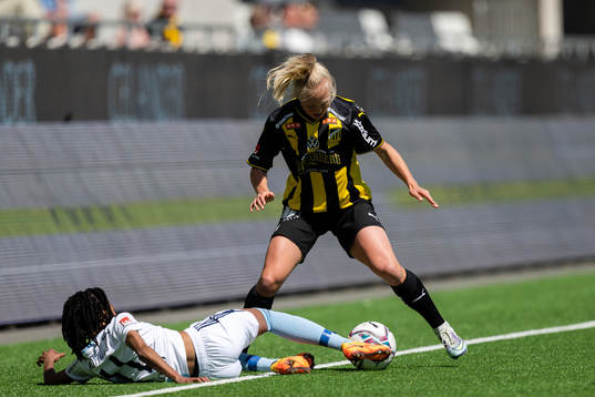 Djurgårdens Linda Maserame Motlhalo och Häckens Molly