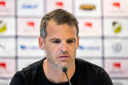 Häckens tränare Robert Vilahamn på presskonferensen