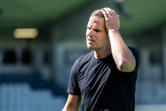 Häckens tränare Robert Vilahamn deppar