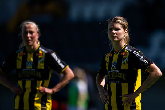 Häckens Julia Karlernäs och Andrine Stolsmo Hegerberg