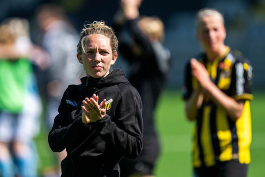 Häckens Elin Rubensson tackar publiken