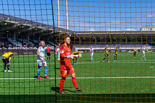 Djurgårdens målvakt Kelsey Daugherty jublar på