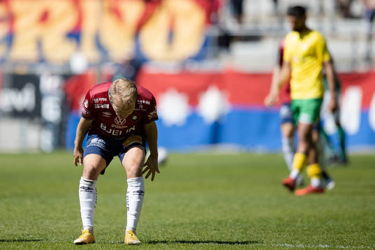 Örgrytes Hampus Dahlqvist reagerar på slutsignalen av