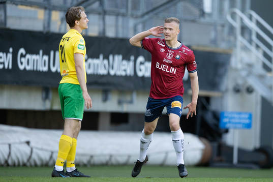 Örgrytes Alexander Ahl Holmström jublar
