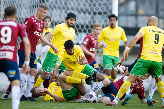 Stökig hörnsituation i Dalkurds straffområde